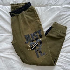 ✨Nike Logo Sweatpants ✨